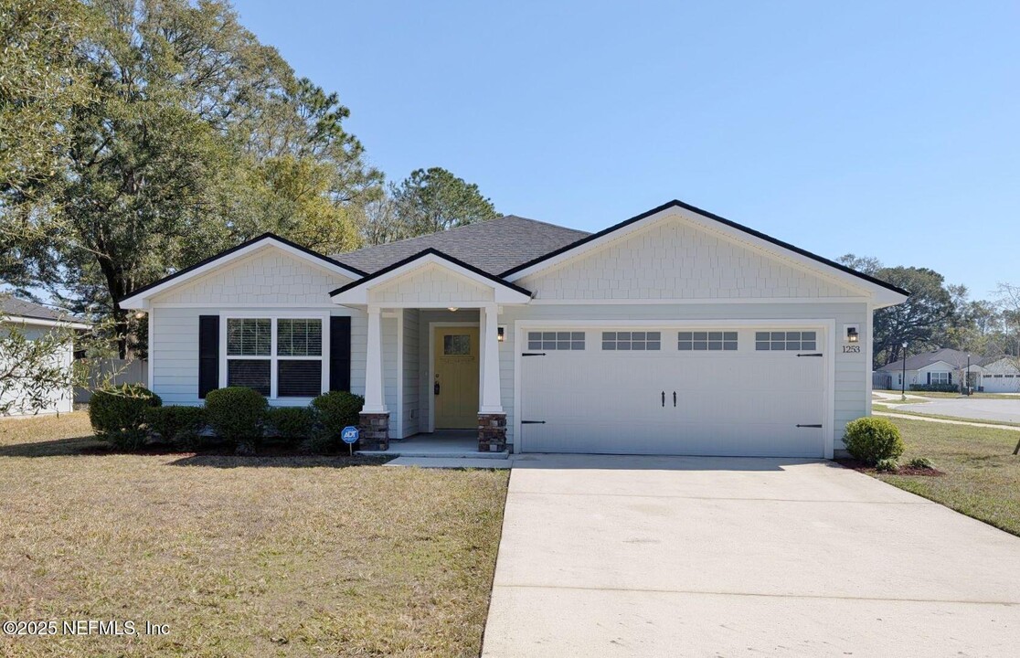 1253 Sarahs Landing Dr in Jacksonville, FL - Building Photo