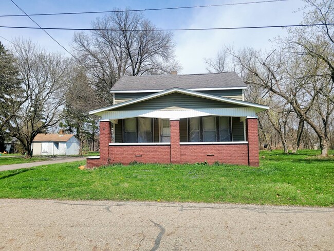 property at 316 E Perry St