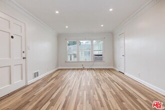 405-404 Shirley Pl in Beverly Hills, CA - Building Photo - Building Photo