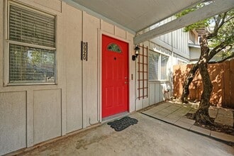 5920 Little Creek Trail in Austin, TX - Building Photo - Building Photo