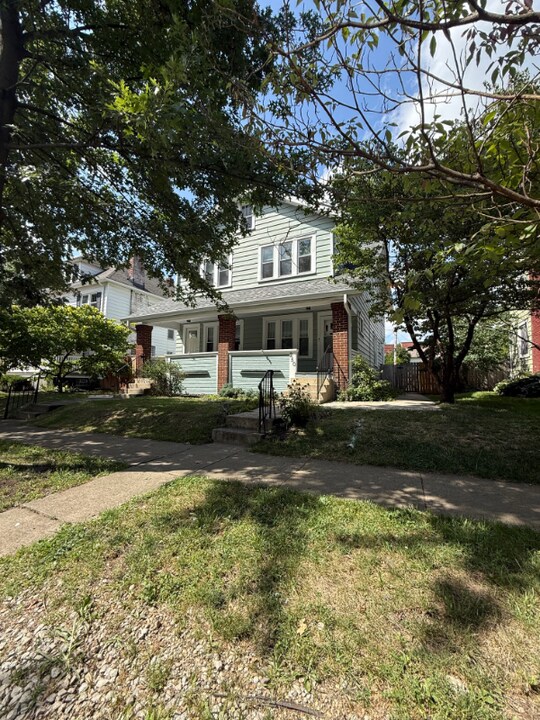 250 E Tulane Rd in Columbus, OH - Building Photo