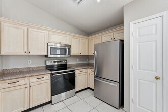 3331 W Via Del Sol Dr in Phoenix, AZ - Building Photo - Building Photo