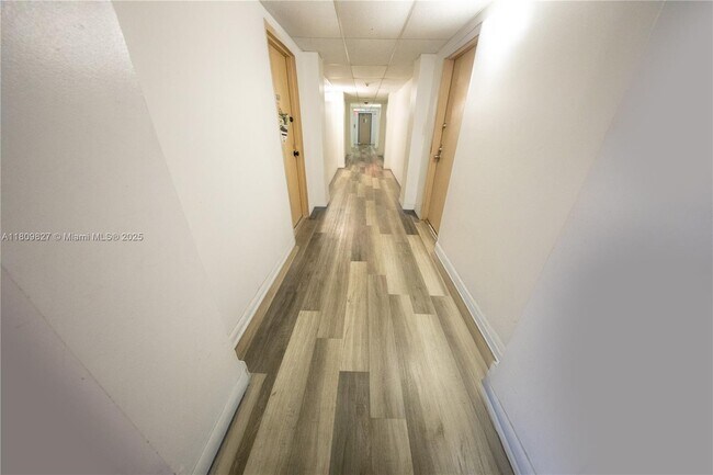 4160 Inverrary Dr in Lauderhill, FL - Building Photo - Building Photo