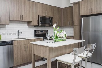 1170 NW 11th St in Miami, FL - Foto de edificio - Building Photo