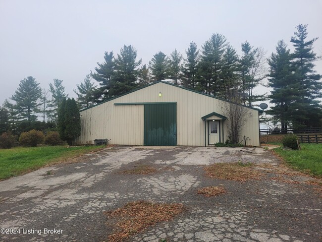 17570 Aiken Rd in Louisville, KY - Building Photo - Building Photo