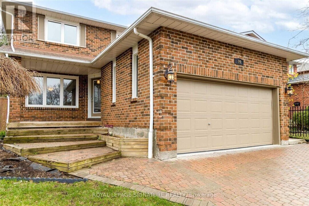 74 Bonham Blvd in Mississauga, ON - Building Photo