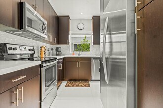 4775 Collins Ave, Unit 2208 in Miami Beach, FL - Building Photo - Building Photo