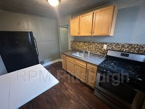239.5 Urbana Wy in Pittsburgh, PA - Building Photo - Building Photo