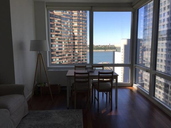 610 W 42nd St-Unit -N20K in New York, NY - Building Photo