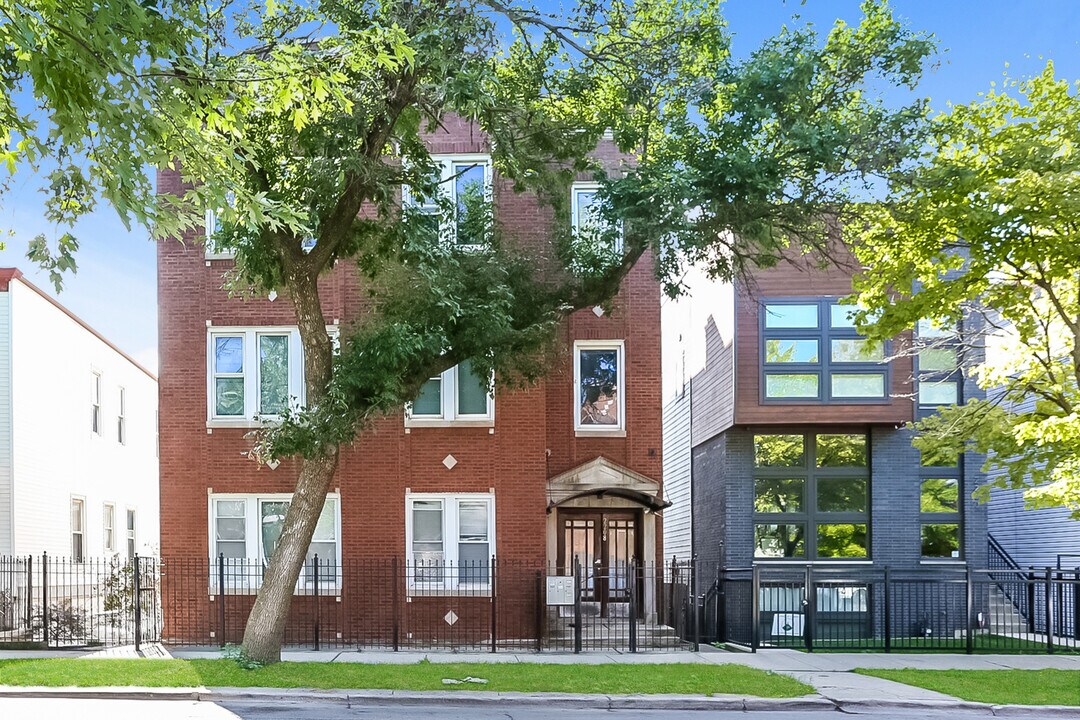 2208 N Talman Ave in Chicago, IL - Building Photo
