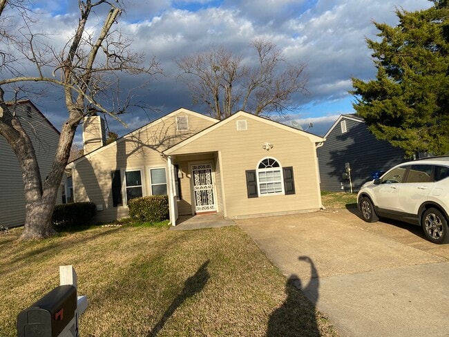 1233 Quarter Path Trl in Chesapeake, VA - Foto de edificio - Building Photo