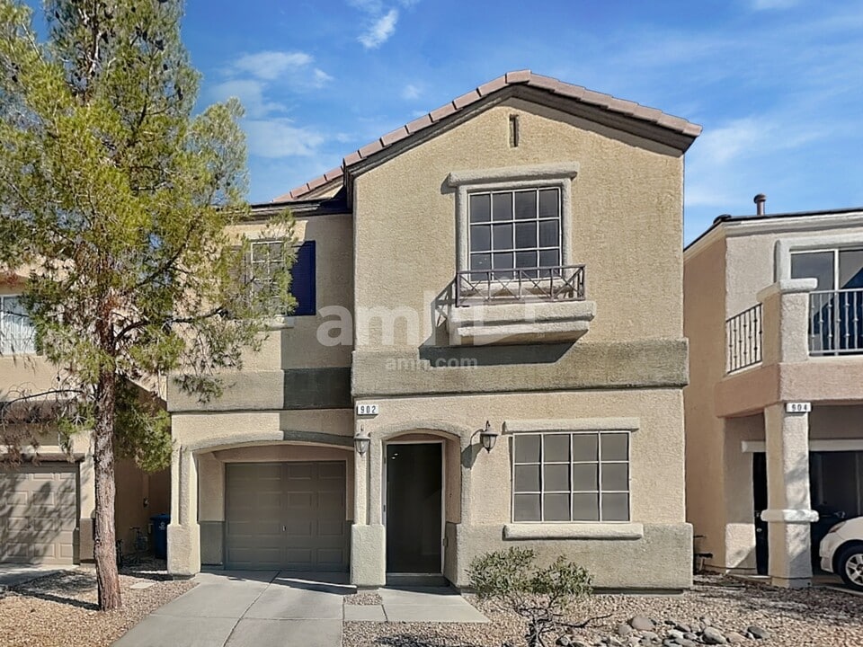 902 Blue Rosalie Pl in Henderson, NV - Foto de edificio
