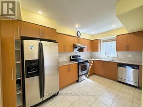 156 Legends Way in Markham, ON - Building Photo - Building Photo