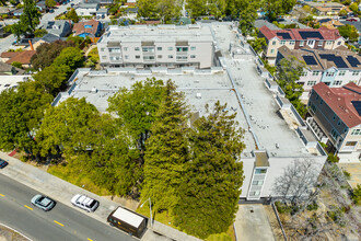 240 N Bayshore Blvd in San Mateo, CA - Building Photo - Building Photo