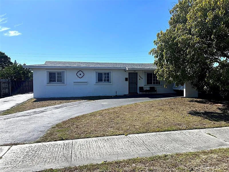 18800 NW 29th Ave in Miami Gardens, FL - Building Photo