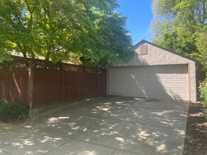 2796 19th Street in Sacramento, CA - Foto de edificio - Building Photo