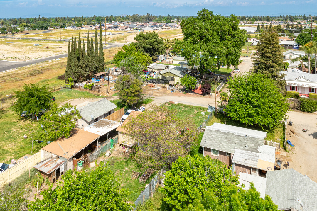 140 S Ross St in Visalia, CA - Building Photo