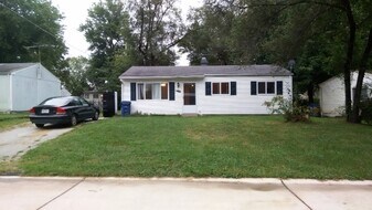 1426 Plaza Pl in Wentzville, MO - Building Photo