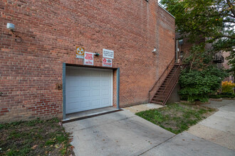 10225 67th Rd in Forest Hills, NY - Building Photo - Building Photo