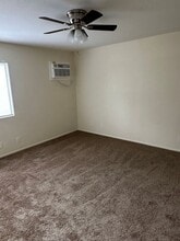 2323 Del Mar Rd in Montrose, CA - Building Photo - Building Photo