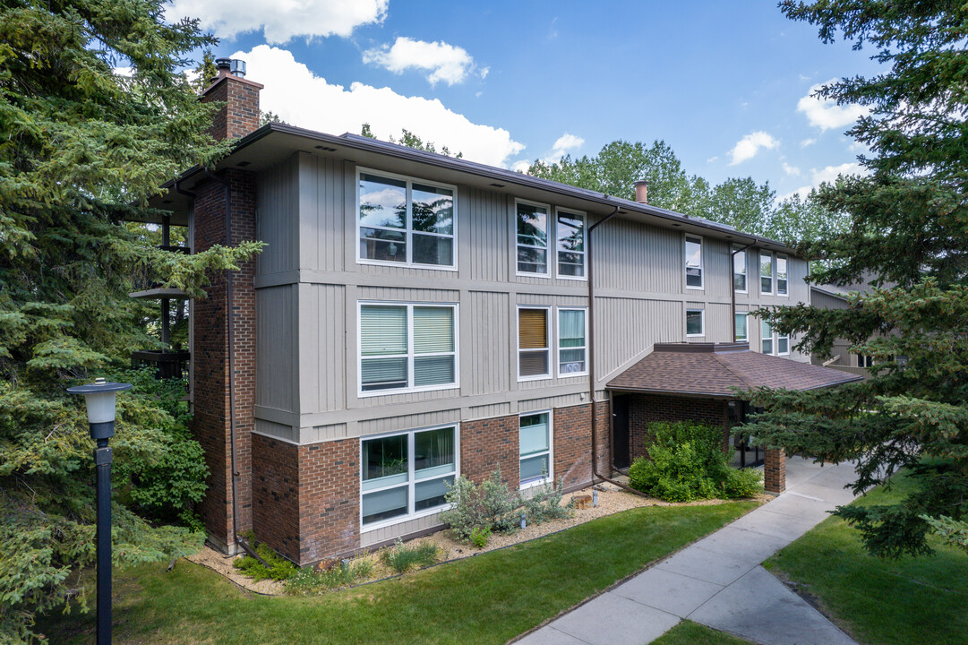 Fish Creek Ridge in Calgary, AB - Building Photo