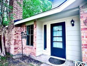 1927 Brushy Creek Dr in Sugar Land, TX - Building Photo - Building Photo