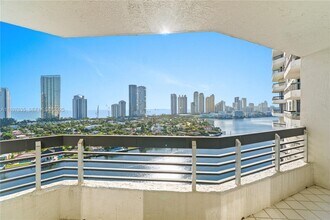 19101 NE 36th Pl in Aventura, FL - Building Photo - Building Photo