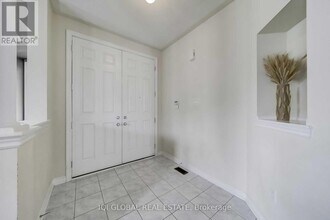 2 Bowkett Dr in Richmond Hill, ON - Building Photo - Building Photo