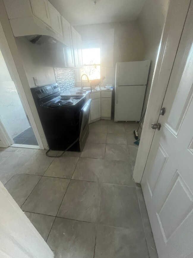 68 Sanford St, Unit 3