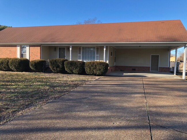 1393 W Main St in Brownsville, TN - Building Photo - Building Photo