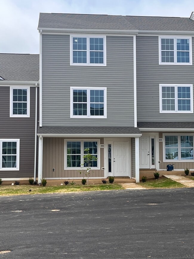375-395 Skylar Dr in Christiansburg, VA - Foto de edificio - Building Photo