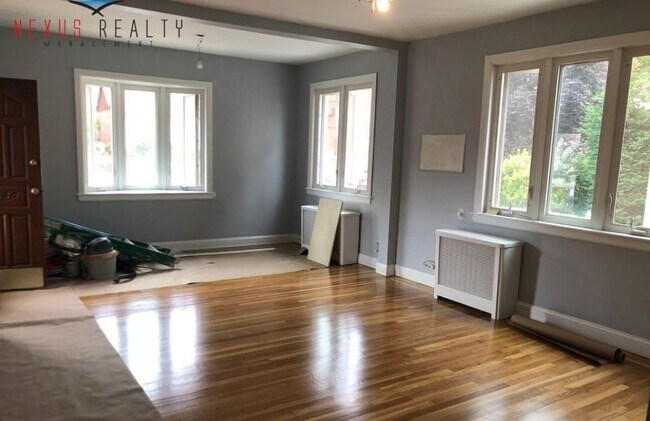 19-46 75th St in Queens, NY - Building Photo - Building Photo