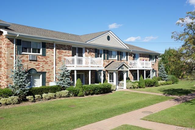 226 Lakeland Ave in Sayville, NY - Building Photo