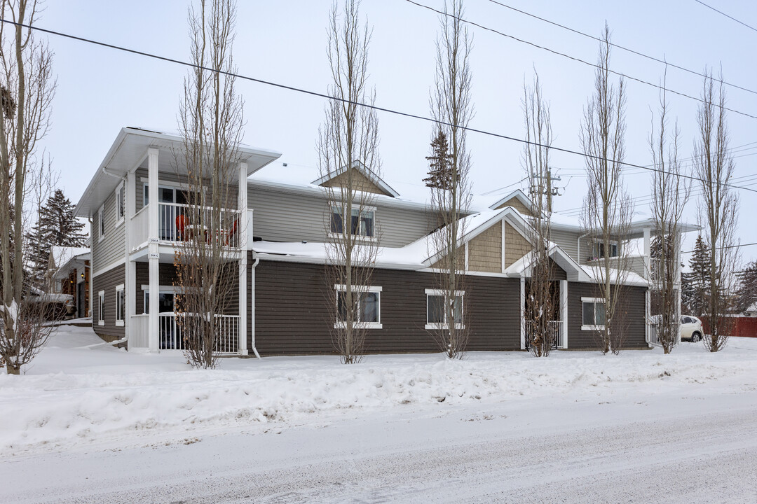 208 Sixth Av in Strathmore, AB - Building Photo