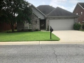 711 Greenbriar Dr in Northport, AL - Building Photo