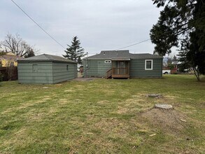 1835 F St in Springfield, OR - Building Photo - Building Photo