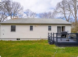 40 Kyle Rd in Hampton Bays, NY - Building Photo - Building Photo