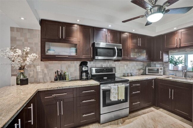 property at 9410 N Hollybrook Lake Dr