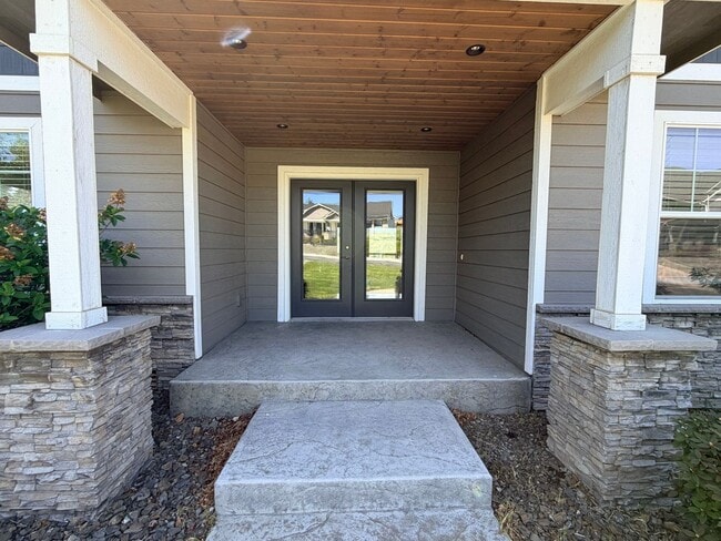 2778 SE Falcon View Dr in East Wenatchee, WA - Building Photo - Building Photo