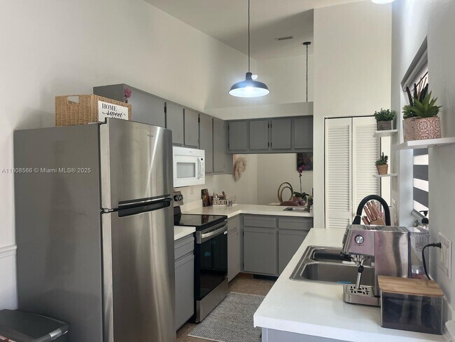 7164 LILE Ter in Ft. Myers, FL - Building Photo - Building Photo