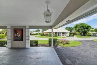 450 French Royale Cir in Atlantis, FL - Foto de edificio - Building Photo