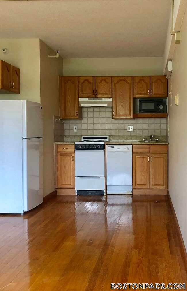 1110 Commonwealth Ave, Unit 315 in Boston, MA - Foto de edificio - Building Photo