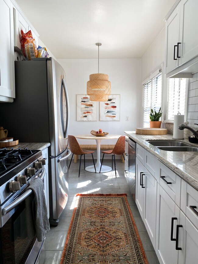 5250 W Olympic Blvd, Unit 5250