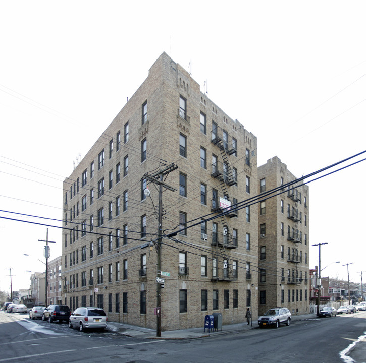 4138 Barnes Ave in Bronx, NY - Foto de edificio