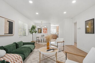 4514 Mont Eagle Pl in Los Angeles, CA - Building Photo - Building Photo