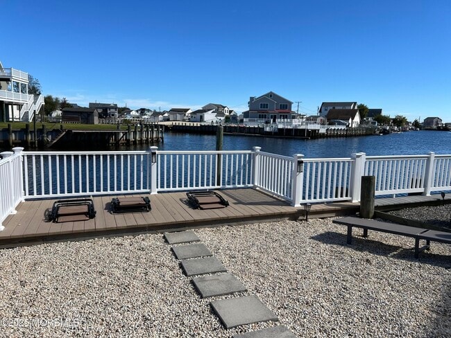 property at 27 S Dayton Dr