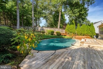 5006 Mignonette Ct in Annandale, VA - Foto de edificio - Building Photo