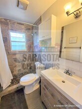 1119 32nd St-Unit -2c7e8afd-a0e8-11ed-b85d-0a37702c7708 in Sarasota, FL - Foto de edificio - Building Photo