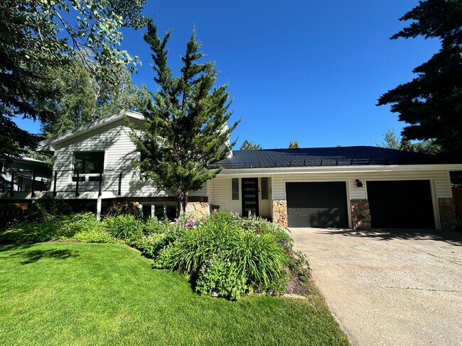 property at 1220 Alta Vista St