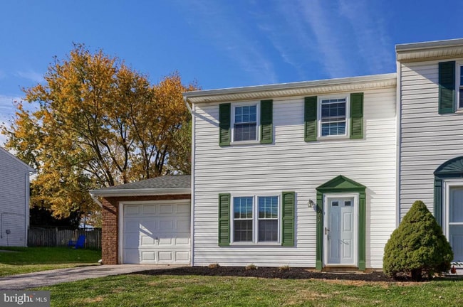 property at 1902 Pin Oak Dr